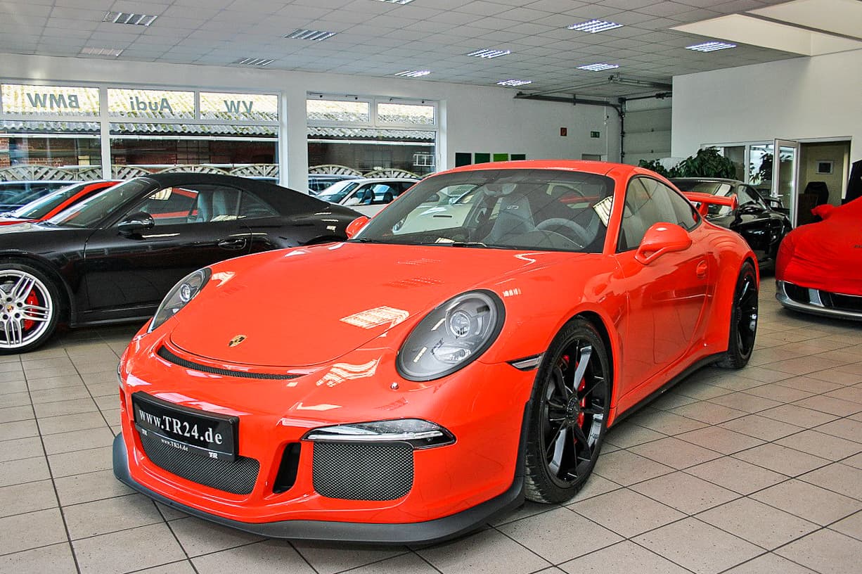 T&R Autohaus Showroom Stuhr